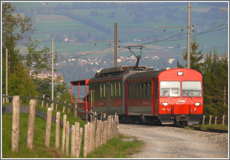 Regionalzug mit ABt115, BDeh 4/4 und offenem Sommerwagen unterhalb vom Stoss zwischen Altsttten und Gais. (30.09.2009)