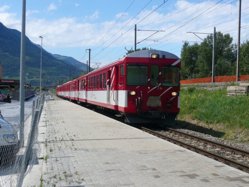 Regionalzug nach Brig fhrt am 18.8.2007 in den Bedarfshaltepunkt Eyholz ein 