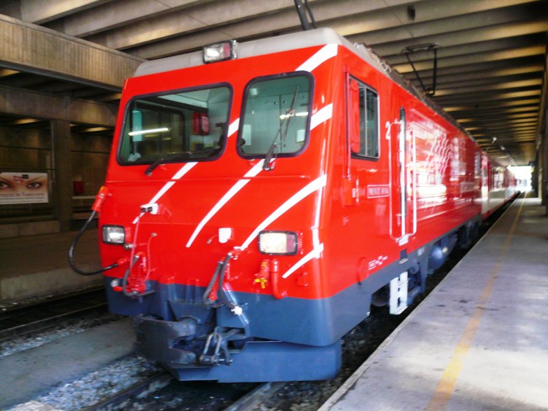 Regionalzug nach Brig steht am 16.8.2007 in Zermatt