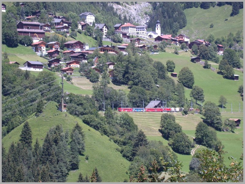 Regionalzug nach Chur im Bahnhof Peist. (13.07.2007)