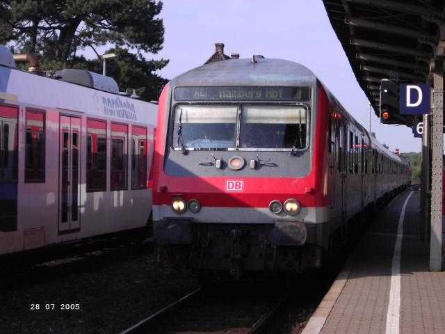 Regionalzug nach Hamburg Hbf aufgenommen in Bad Oldesloe in Schleswig-Holstein