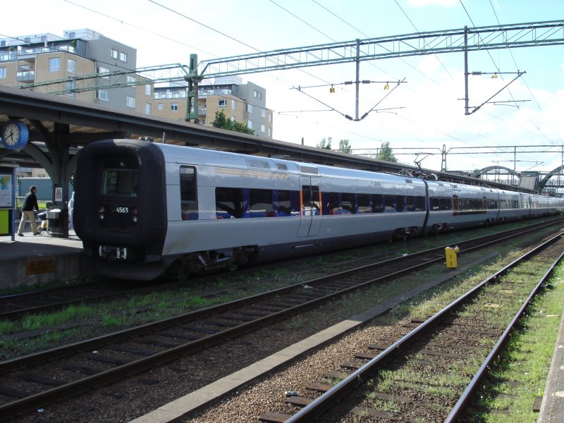 Regionalzug nach Karlskrona verlsst am 09.07.2007 um 17.41 Uhr den Bahnhof Lund.