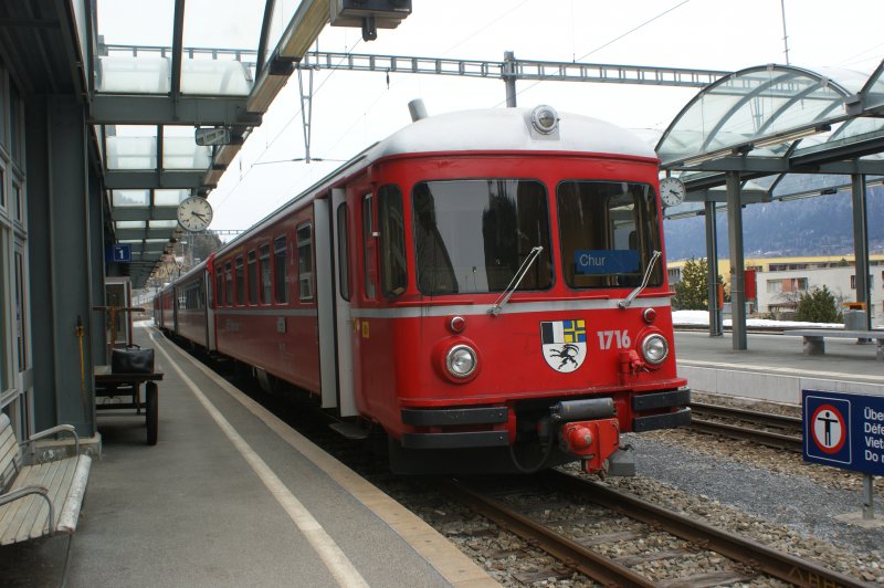 Regionalzug Thusis - Chur mit Be 4/4 514 aufgenommen Steuerwagen 1716 voran am 10.03.2009 in Thusis wartet er auf die Ausfahrerlaubnis nach Chur.