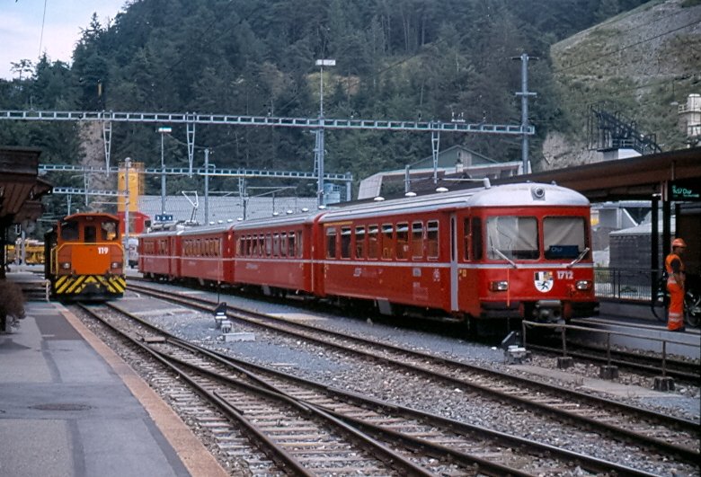 Regionalzug von Thusis nach Chur in Reichenau-Tamins.