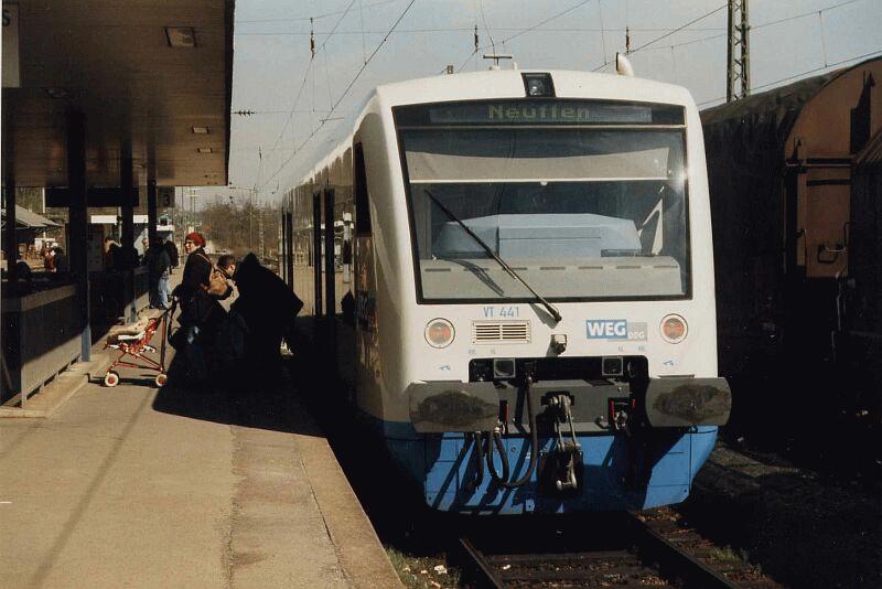 Regioshuttle VT 441 der Tlesbahn im April 2000 in Nrtingen.