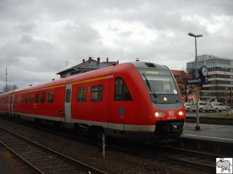 Regiswinger 612 173-5 auf den Weg nach Lichtenfels beim Halt im Kulmbacher Bahnhof. Die Aufnahme entstand am ersten Advent 2007 (2. Dezember).