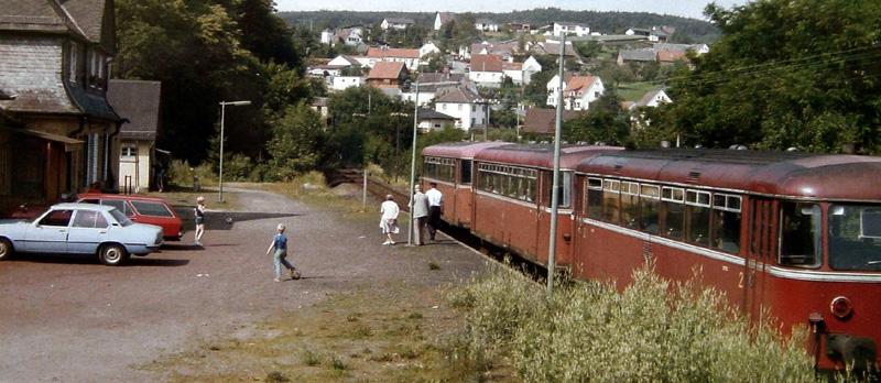 Reiseverkehr in Hasselborn an einem vormittglichen Werktag in der 1. Hlfte der 1980iger Jahre. 