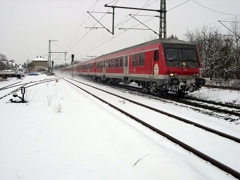 Remsbahn 2005 - Als RE 19439 ist am 19.02.2005 im, fr nordwrttembergische Verhltnisse, tiefstem Winter, dieser Zug bei Endersbach auf der Remsbahn unterwegs nach Aalen. Aufnahmeort: Endersbach, sprich direkt vor meiner Haustr.