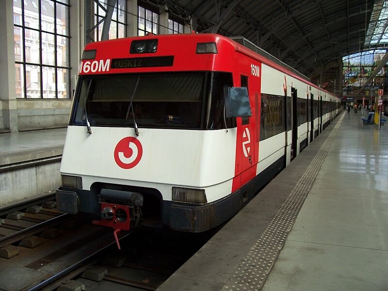 RENFE Carcanias 446 160 im September 2005 im Bahnhof Bilbao-Abando