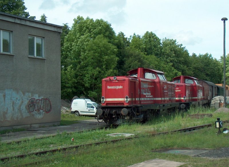Rennsteigbahn 213 334-6 + 213 339-5 in Ilmenau; 09.06.2009