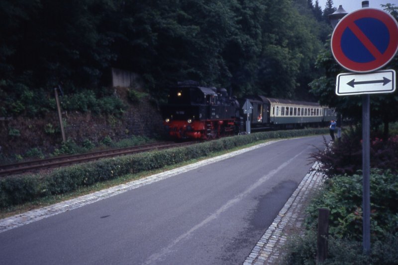 Rennsteigbahn, Zug kurz vor Bahnhof Sttzerbach