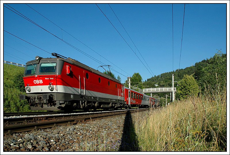 REX 1512 von Salzburg nach Innsbruck n�chst Taxenbach/Rauris, aufgenommen am 16.7.07.
