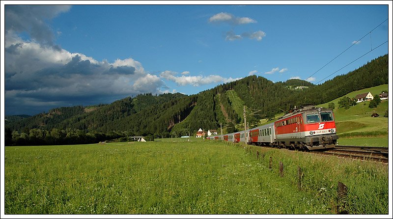 REX 1715 von Graz nach St.Veit/Glan war am 30.6.2008 mit 1142 635 bespannt. Die Aufnahme entstand in Fentsch in der Obersteiermark.