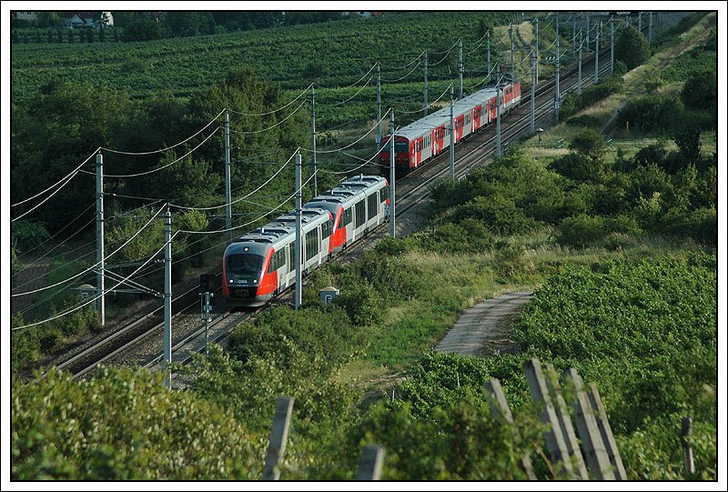 REX 2714  Bad Blumau  von Graz ber den Wechsel nach Wien Sd ist an Werktagen mit 2016 und einer Wendezuggarnitur unterwegs. Am Wochenende ist dieser Zug allerdings mit zwei Desiros unterwegs. Die Aufnahme entstand am 30.6.2007 zw. Pfaffsttten und Gumpoldskirchen im Bereich des Busserltunnel.