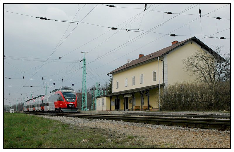 REX 2823 von Wien Sd nach Deutschkreuz am 10.3.2007 beim Halt in Mllendorf.