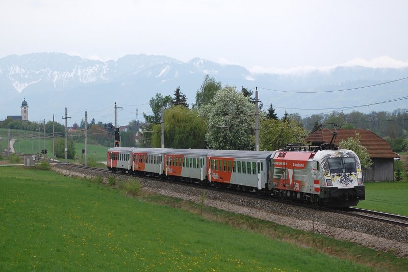 Rex 3907 geschoben von der 1116 246
hat am 23.04.2009 die Bahnhofseinfahrt
von Wartberg/Kr. erreicht.