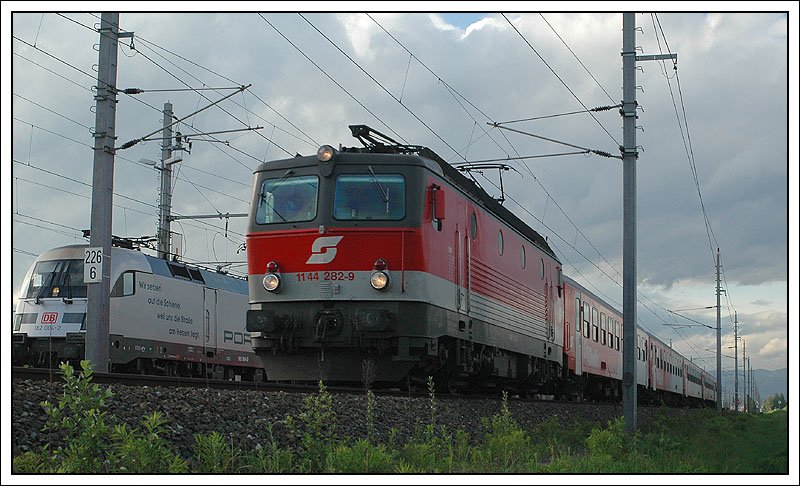 REX 4167 von Graz nach Spielfeld-Stra am 9.5.2007 bei der Durchfahrt in Kalsdorf-Sd.
