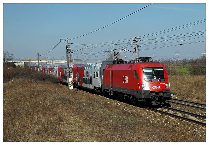 REX 7613 von Wien Sd nach Bratislava-Petrzalka war am 11.3.2007  mit 1116 175 bespannt. Die Aufnahme entstand kurz vor Gramatneusiedl.