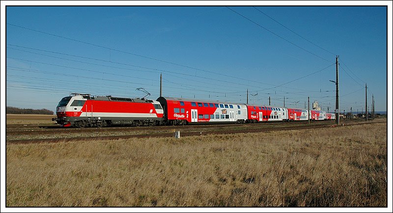 Rex 7627 „Enerau“ von Bratislava-Petrzalka nach Wien Sd, bespannt mit 1014 016 am 11.3.2007 bei der Ausfahrt aus Gramatneusiedl.
