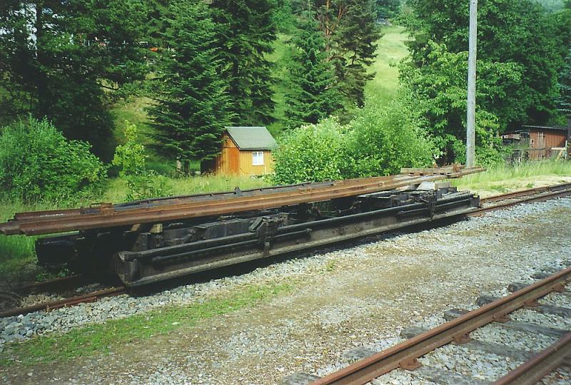 Rf6 97-07-60  im Schmalspurmuseum Rittersgrn 25.06.06.
 Der erste 6-achsige Rollwagen den ich live gesehen habe. Sonst kenne ich die nur mit 4 Achsen. Die waren wohl weniger entgleisungsfreudig.
