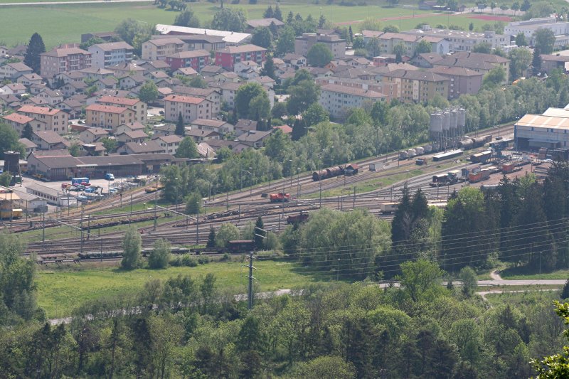  RHTISCHE BAHN ; Bahnhof, Depot und Hauptwerksttte in Landquart (1. Mai 2007). RhB und SBB Gterumschlaggelnde bei Lq-Ried.