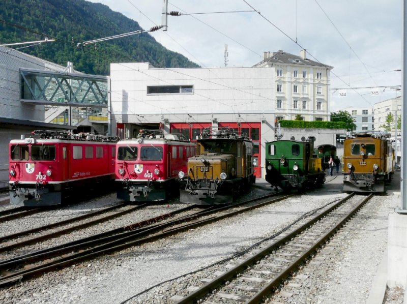 RhB - 150 Jahre Rheintallinie - Oldtimer Parade mit Ge 6/6 702 & Ge 4/4 601 & Ge 6/6 415 & G 3/4 1 & Ge 2/2 222 im Bahnhof von Chur am 25.05.2008