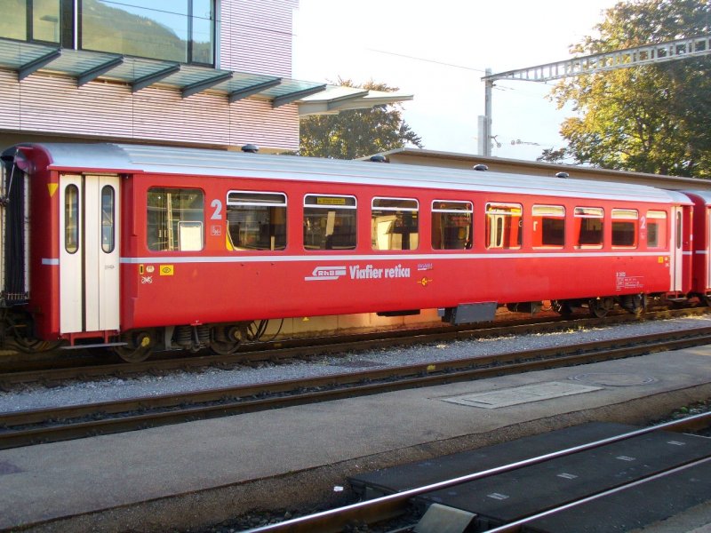 RhB - 2 Kl. Personenwagen B 2413 im Bahnhof von Landquart am 25.08.2007
