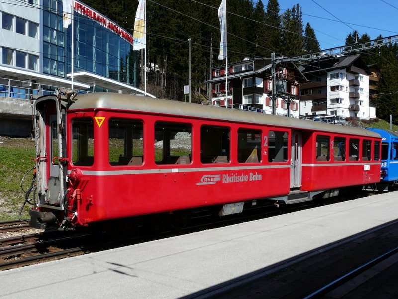 RhB - 2 Kl. personenwagen B 2305 in Arosa am 07.05.2009