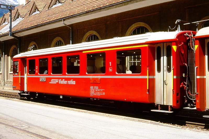 RhB - ABt 1703 I am 18.05.1991 in Chur Sand - 1./2.Klasse Steuerwagen - bernahme 24.09.1969 - SWS/SWP/RhB/MFO - Fahrzeuggewicht 13,00t - Sitzpltze 12/23 - LP 15,03m - zulssige Geschwindigkeit 80 km/h - RhB Logo in rhtoromanisch - 2=12.12.1991 Lebenslauf: ex ABt 1703 I - 11/1997 ABt 1701 II - Hinweis: gendeerte Beschriftung.
