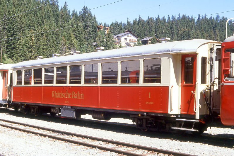 RhB - As 1154 am 19.08.1989 in Arosa - Historischer 1.Klasse Salonwagen 4-achsig mit Seitengang - Baujahr 1930 - SIG - Fahrzeuggewicht 25,00t - Sitzpltze 35 - LP 16,44m - zulssige Geschwindigkeit 90 km/h - 3=20.06.1986 - Lebenslauf: ex A4 54 - 1956 A4 1154 - 1964 A 1154 1986 As 1154 - 2000 leihweise Deutsches Museum Mnchen. Hinweis: gescanntes Dia

