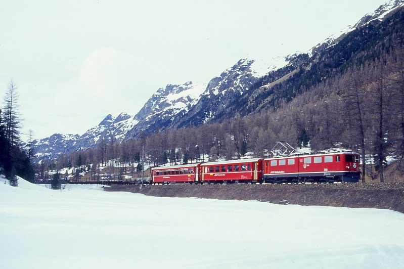 RhB Autozug 957 von Thusis nach Samedan am 07.03.1998 im Val Be