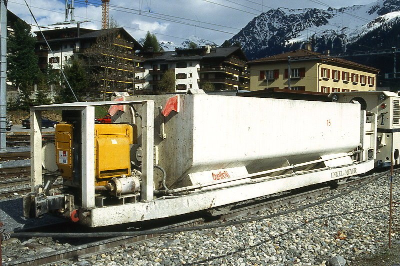 RhB - AVN ArgeVereina Nord  15  am 13.05.1994 in Klosters - Betonwagen - Baujahr 1994 - Belloli - Hinweis: gescanntes Dia
