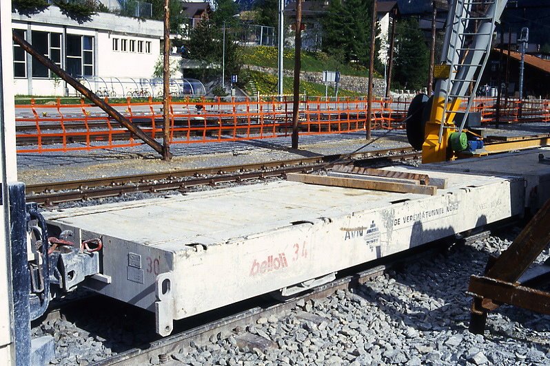 RhB - AVN ArgeVereina Nord  30  am 13.05.1994 in Klosters - Flachwagen - Baujahr ? - Belloli - Hinweis: gescanntes Dia

