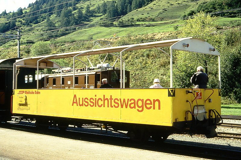 RhB - B� 2096 am 09.09.1994 in Scuol - 2. Klasse offener Aussichtswagen 2-achsig mit Lenkachsen, 1 offenen Plattform - Baujahr 1911 �bernahme 29.05.1990 - SWS/RhB - Gewicht 7,00t - Sitzpl�tze 44 - L�P 10,91m - zul�ssige Geschwindigkeit 60 km/h - �3=29.05.1990 - RhB - Logo in deutsch, mit Anschriftenfeld, mit Kennzeichnung an den Ecken - Lebenslauf: ex F 4030 - 1964 D� 4030 - 11/1989 ausr - 29.05.1990 B� 2096
