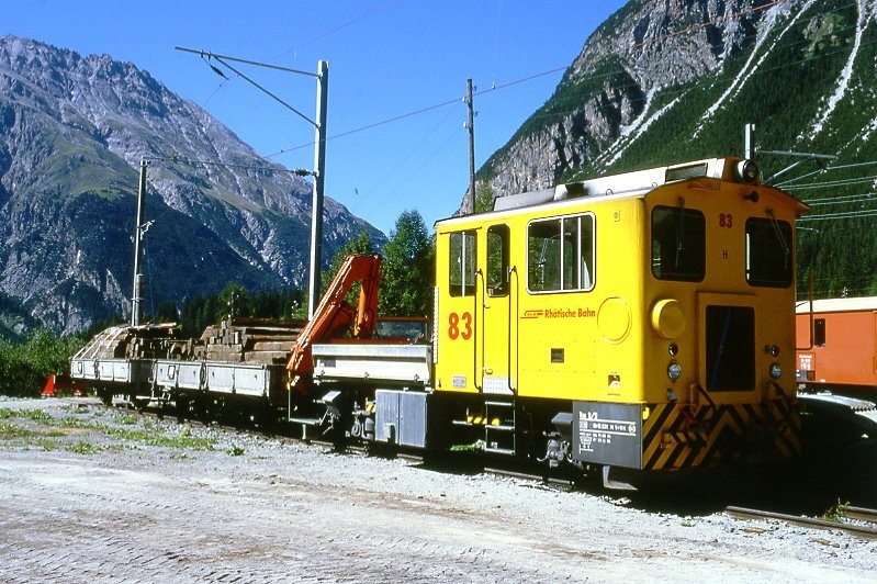 RhB - Baudienstzug am 26.08.1998 in Preda mit Diesel-Traktor Tm 2/2 83 - Kkl 7046 - Xk 8604 - Hinweis: gescanntes Dia.
