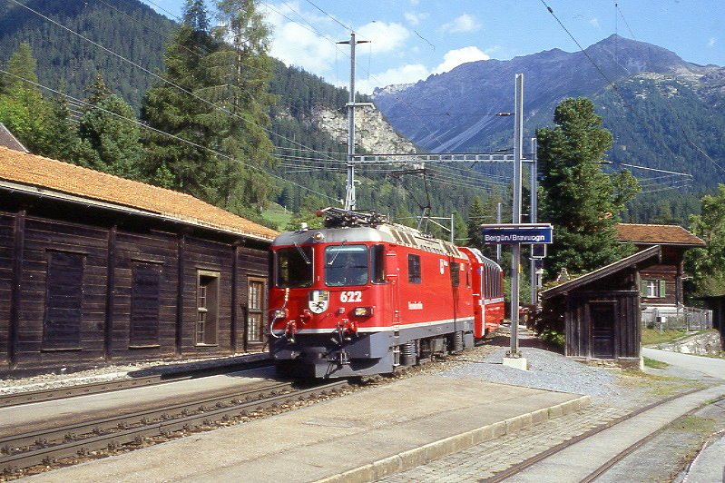 RhB Bernina-Express 950 von Tirano nach Chur am 18.08.2007 Durchfahrt Bergn mit E-Lok Ge 4/4 II 622 - Bp 2525 - Bp 2502 - Bp 2505 - Bps 2513 - Api 1304 - Ap 1291
