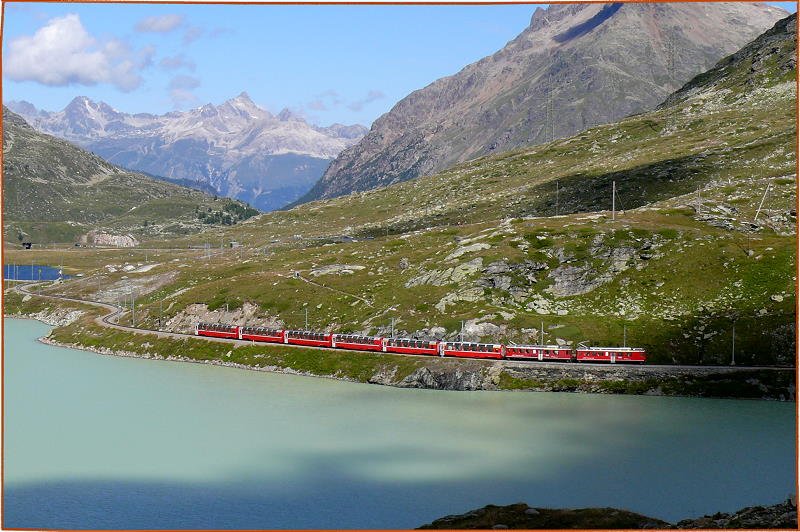 RhB - Bernina-Express 951 von St.Moritz nach Tirano am 18.08.2008 zwischen Lagalb und Ospizio Bernina mit Triebwagen ABe 4/4 II 41 - ABe 4/4 II 42 - Api 1305 - Api 1303 - Bps 2512 - Bp 2502 - Bp 2506 - Bp 2507
