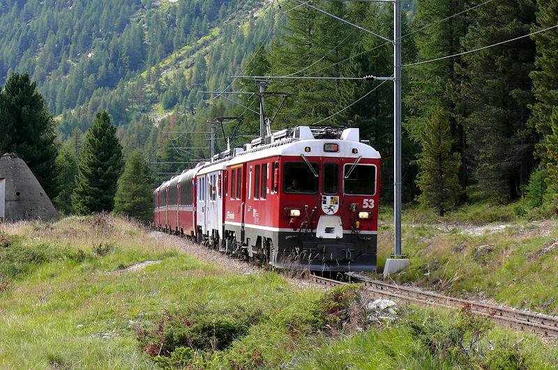 RhB - Bernina-Express 970 von Tirano nach St.Moritz am 17.08.2008 zwischen Morteratsch und Surovas mit Triebwagen ABe 4/4 III 53 - ABe 4/4 III 51 - Bp 2522 - Bp 2523 - Bp 2503 - Bps 2513 - Api 1306 - Ap 1293
