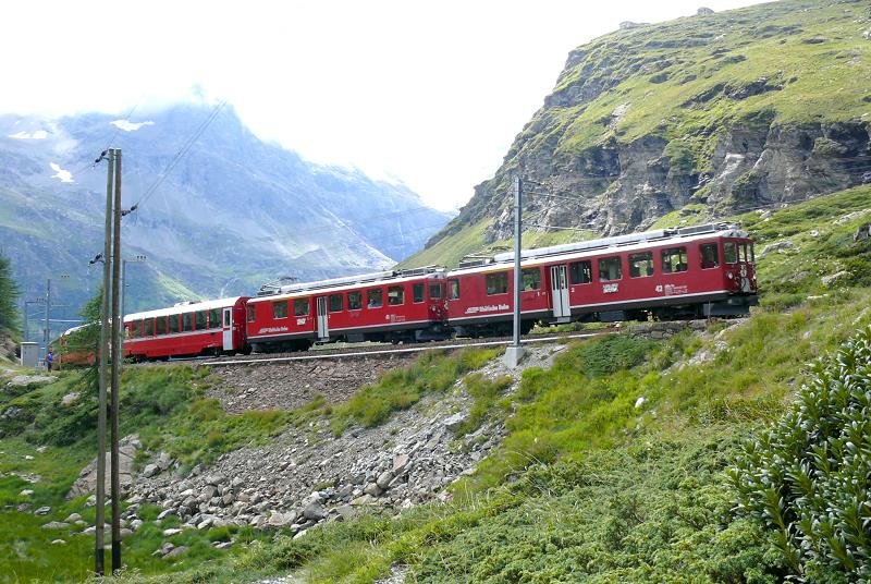 RhB - Bernina-Express 972 von Tirano nach St.Moritz am 18.08.2008 beim Drachenloch mit Triebwagen ABe 4/4 II 42 + ABe 4/4 II 41 - Bp 2507 - Bp 2506 - Bp 2502 - Bps 2512 - Api 1303 - Api 1305
