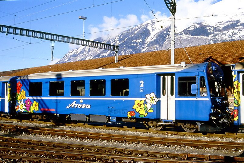 RhB - Bt 1703 II am 26.02.2000 in Chur - 2.Klasse Steuerwagen fr Arosa-Express - bernahme 27.05.1969 - SWS/SWP/RhB/MFO - Fahrzeuggewicht 15,00t - Sitzpltze 34 - LP 15,03m - zulssige Geschwindigkeit 80 km/h -  3=26.11.1997 Lebenslauf: ex ABt 1701 I - 05/1997 ABt 1703 II - 26.11.1997 Bt 1703 II
