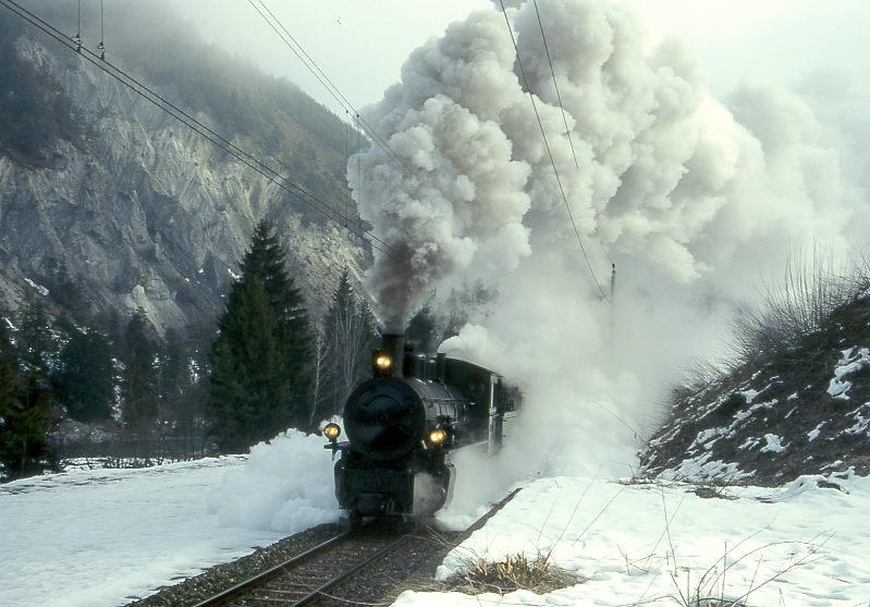 RhB DAMPF-EXTRAZUG fr GRAUBNDEN TOURS 3239 von Landquart nach Disentis bei Carrerabach mit Dampflok G 4/5 107 - B 2060 - B 2247 - D 4052I - B 2246. Einfach Dampf pur!
