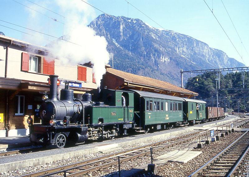 RhB DAMPF-GmP 3531 fr Dampffreunde der RhB von Landquart nach Filisur am 23.04.1999 in Reichenau mit Dampflok G 3/4 1 - B 2060 - D 4052II - E 6604 - E 6605 - Kk 7046.
