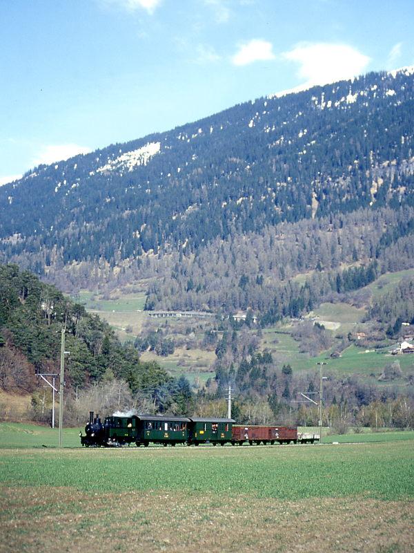 RhB DAMPF-GmP 3531 fr Dampffreunde der RhB von Landquart nach Filisur am 23.04.1999 bei Bonaduz mit Dampflok G 3/4 1 - B 2060 - D 4052II - E 6604 - E 6605 - Kk 7046.
