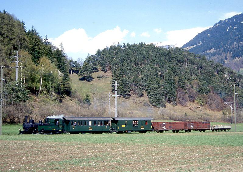 RhB DAMPF-GmP 3531 fr Dampffreunde der RhB von Landquart nach Filisur am 23.04.1999 bei Bonaduz mit Dampflok G 3/4 1 - B 2060 - D 4052II - E 6604 - E 6605 - Kk 7046.
