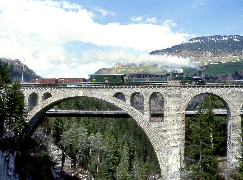 RhB DAMPF-GmP 3531 fr Dampffreunde der RhB von Landquart nach Filisur am 23.04.1999 auf Soliser Viadukt mit Dampflok G 3/4 1 - B 2060 - D 4052II - E 6604 - E 6605 - Kk 7046.
