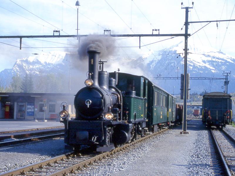 RhB Dampfextra-GmP fr Verein der Dampffreunde der RhB 3531 von Landquart ber Chur nach Filisur am 23.04.1999 in Untervaz mit Dampflok G 3/4 1 - B 2060 - D 4052II - E 6604 - E 6605 - Kk 7046