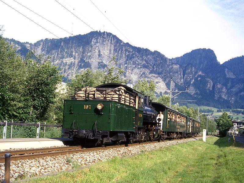 RhB Dampfextrazug fr RHTIAFEST 3872 von Chur nach Landquart vom 07.09.1996 in Landquart Ried mit Dampf-Lok G 4/5 107 Tender vorraus - B 2245 - D 4052I - B 2246. 