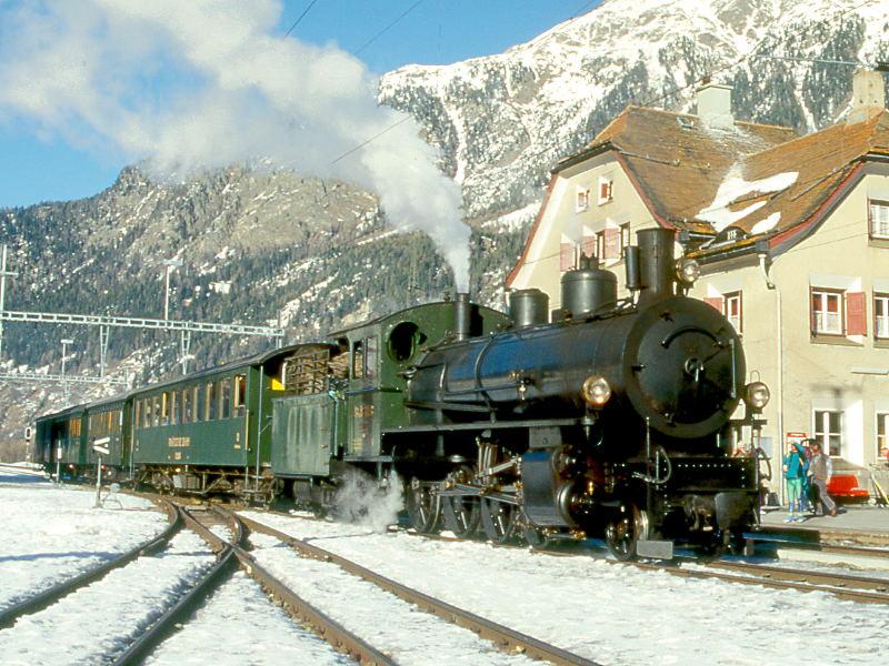RhB DAMPFZUG 3768 von Scuol nach Samedan am 09.02.1997 in Zernez mit Dampf-Lok G 4/5 108 - B 2245 - A 1102 - B 2060 - D 4052I.
