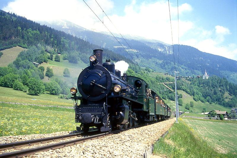 RhB DAMPFZUG fr GRAUBNDEN TOURS 3239 von Landquart nach Disentis am 23.05.1998 bei Gravas mit Dampflok G 4/5 107 - B 2245 - D 4052I - B 2060 - A 1102
