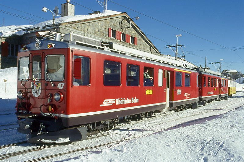 RhB Dienstzug fr GRAUBNDEN TOURS 9472.1 von Ospizio Bernina nach Pontresina am 31.01.1998 in Ospizio Bernina mit Triebwagen ABe 4/4II 47 - ABe 4/4II 44 - B 2092
